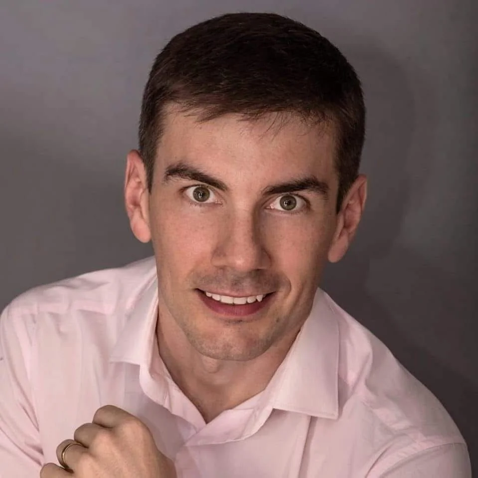Dr. Douglas Ghinzelli, Implantodontia